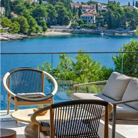 4 Bedroom Villa with Pool, Sumartin, sleeps 8